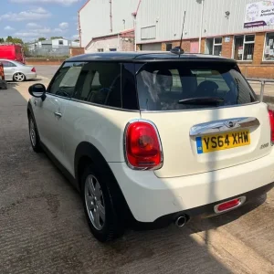 2014 MINI Hatch 1.5 Cooper Euro 6 (s/s) 3dr HATCHBACK Petrol Manual - Image 4