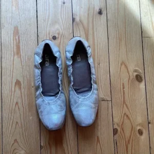 Ladies ballet flats