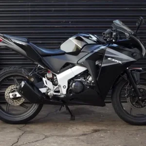 Honda CBR 125 Black - Image 2
