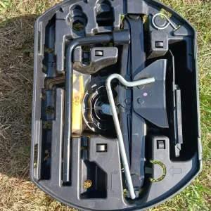 Peugeot 208 space saving spare wheel and fitting kit - Image 3