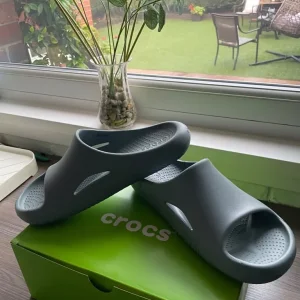 Men’s crocs size 9 - Image 2