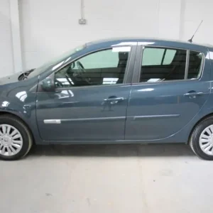 2012 Renault Clio 1.2 Expression Euro 5 5-door Hatchback Petrol Manual - Image 4