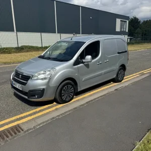 2017 Peugeot Partner 850 SE 1.6 BlueHDi 100 Van ETG - Image 2