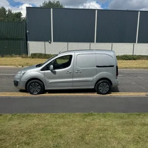 2017 Peugeot Partner 850 SE 1.6 BlueHDi 100 Van ETG - Image 3