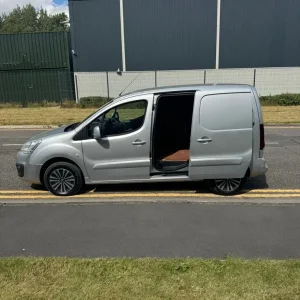 2017 Peugeot Partner 850 SE 1.6 BlueHDi 100 Van ETG - Image 4