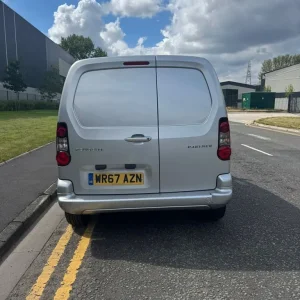 2017 Peugeot Partner 850 SE 1.6 BlueHDi 100 Van ETG - Image 7
