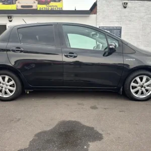 2012 Toyota Yaris 1.5L Hybrid 5-door Hatchback - Image 7