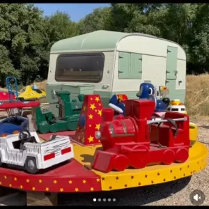 Small fairground ride - Image 6