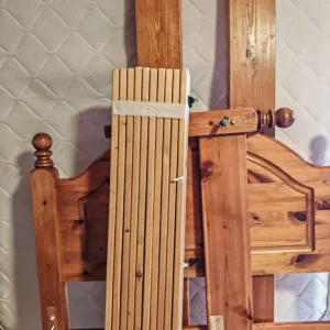 Antique Pine single bed with mattress - Image 2