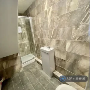 6 bedroom furnished house in Kensington Fields - Image 4