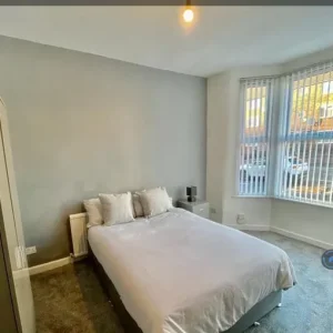 6 bedroom furnished house in Kensington Fields - Image 6