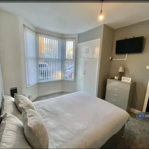 6 bedroom furnished house in Kensington Fields