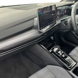 2025 Volkswagen Golf GTE MK8 Facelift 1.5 TSI (272ps) DSG - Image 2