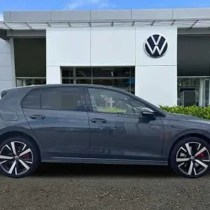 2025 Volkswagen Golf GTE MK8 Facelift 1.5 TSI (272ps) DSG - Image 4