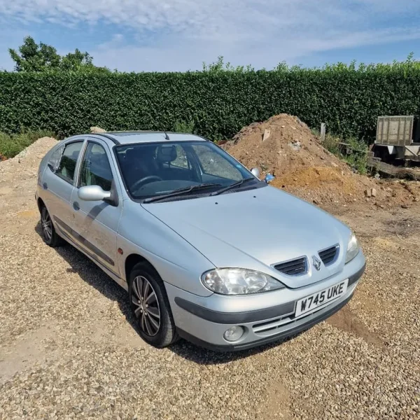 Automatic Renault Megane Hatchback 2000 1.6 5-door