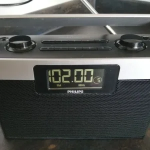 Vintage Philips AE2430 Portable Radio MW/FM - Image 8