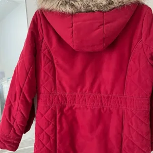 Red winter jacket with detachable hood - Image 2