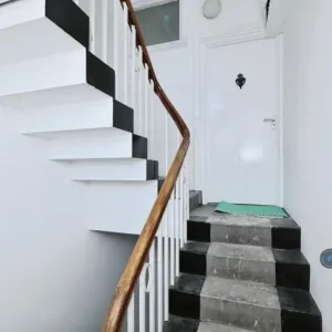4 bedroom flat in Fulwood Road - Image 4
