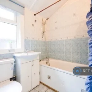 1 bedroom in Hawstead Road, Kippax, West Yorkshire - Image 5