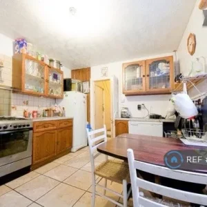 1 bedroom in Hawstead Road, Kippax, West Yorkshire - Image 6