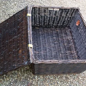 Large Wicker Storage Basket Chest. Dark Brown. Side Table. C 1980s - Image 5