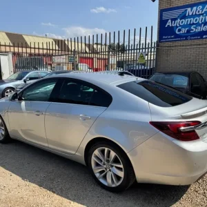 2015 Vauxhall Insignia 2.0 CDTi EcoFLEX SRi Nav Diesel Manual 5-door Hatchback - Image 3