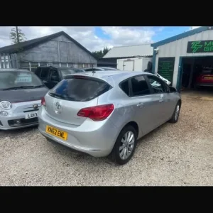 2012 Vauxhall Astra 1.7 CDTi Active Hatchback - Image 4