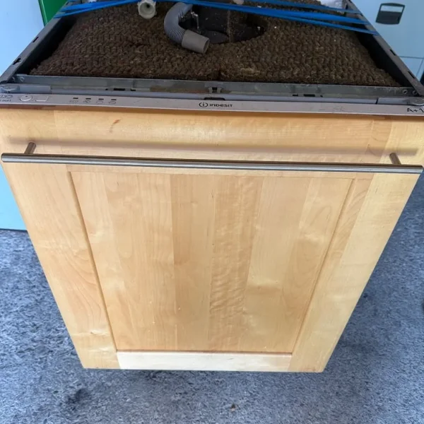 Indesit DIF 04B1 Dishwasher