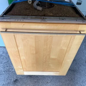 Indesit DIF 04B1 Dishwasher