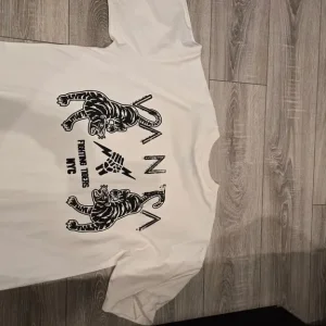 Mens white tshirt - Image 2