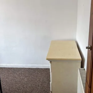 Double Room in RM9 5UP - Image 2