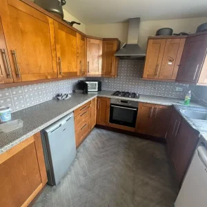 Double Room in RM9 5UP - Image 3