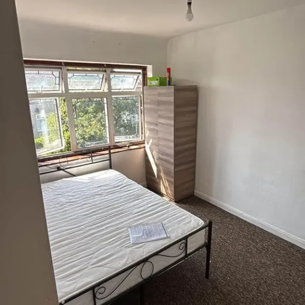 Double Room in RM9 5UP