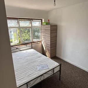 Double Room in RM9 5UP