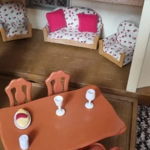 Sylvanian Families house with Rabbit family and furniture - Image 5