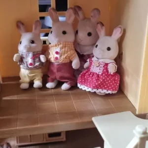 Sylvanian Families house with Rabbit family and furniture - Image 7