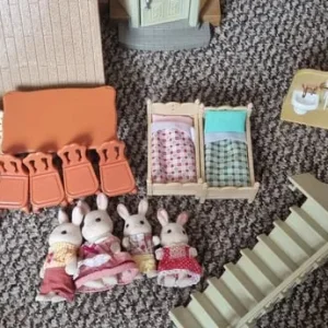 Sylvanian Families house with Rabbit family and furniture - Image 8