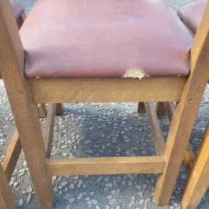 4 solid oak dining chairs with leather seats - Image 7