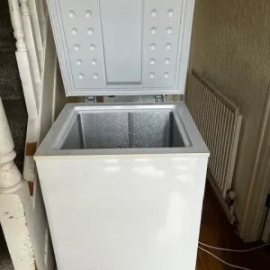 CURRY'S ESSENTIALS 100L CHEST FREEZER