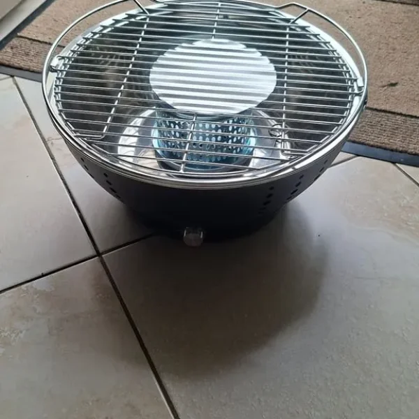 Portable BBQ with built-in fan