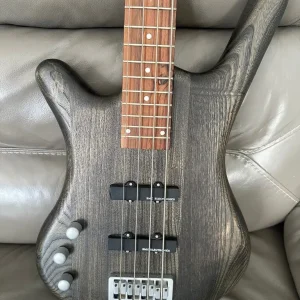 Left handed bass guitar