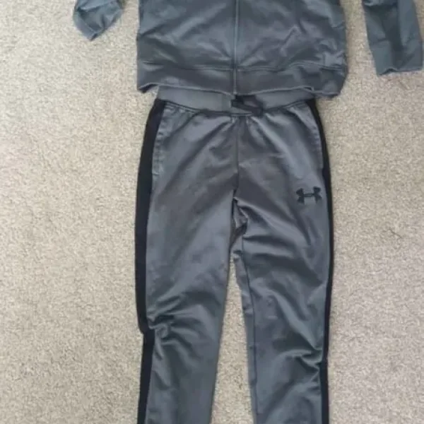 Under Armour Tracksuit Junior Size M 137-147cm