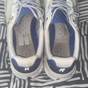 on cloud running shoes comfy only worn a few times