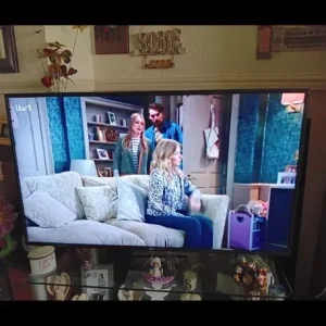 Smart LG 50-inch TV - Image 3