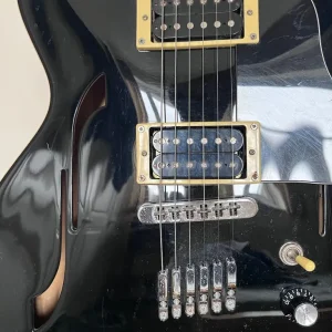 Yamaha SA500 hollow body electric guitar in black - Image 2