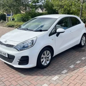 2015 Kia Rio 1.2L manual hatchback - Image 2