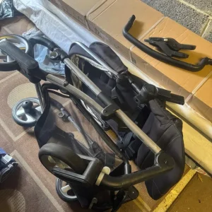 Silver cross pram and car seat - Image 2