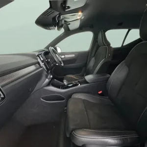 2021 Volvo XC40 Recharge Plug-in Hybrid R-Design SUV - Image 4
