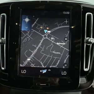 2021 Volvo XC40 Recharge Plug-in Hybrid R-Design SUV - Image 6