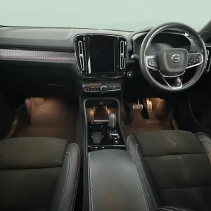 2021 Volvo XC40 Recharge Plug-in Hybrid R-Design SUV - Image 8